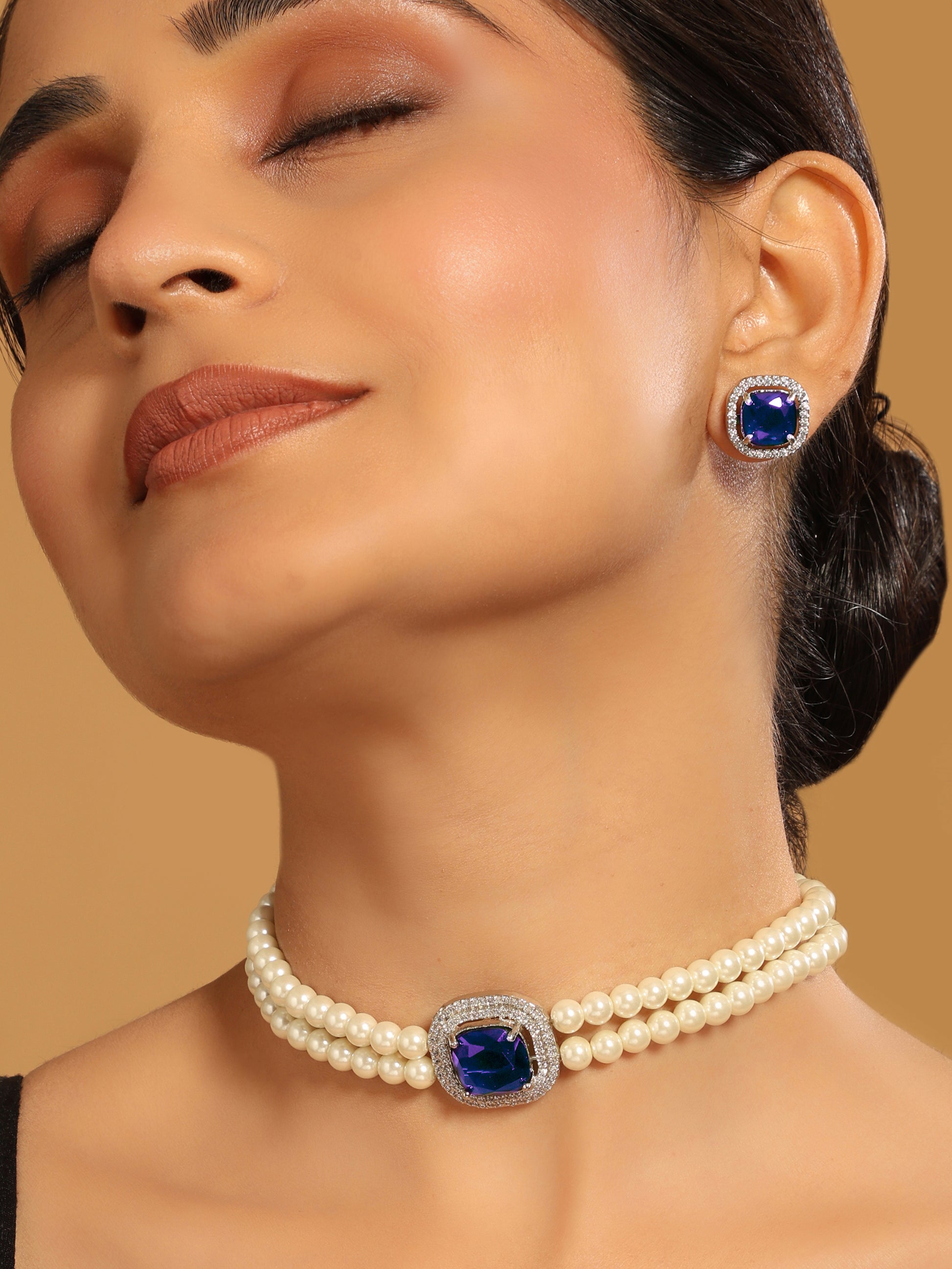 Blue Emerald Elegance Pearl Choker
