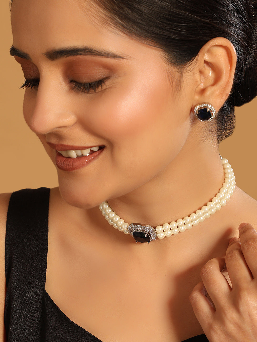 Blue Emerald Elegance Pearl Choker